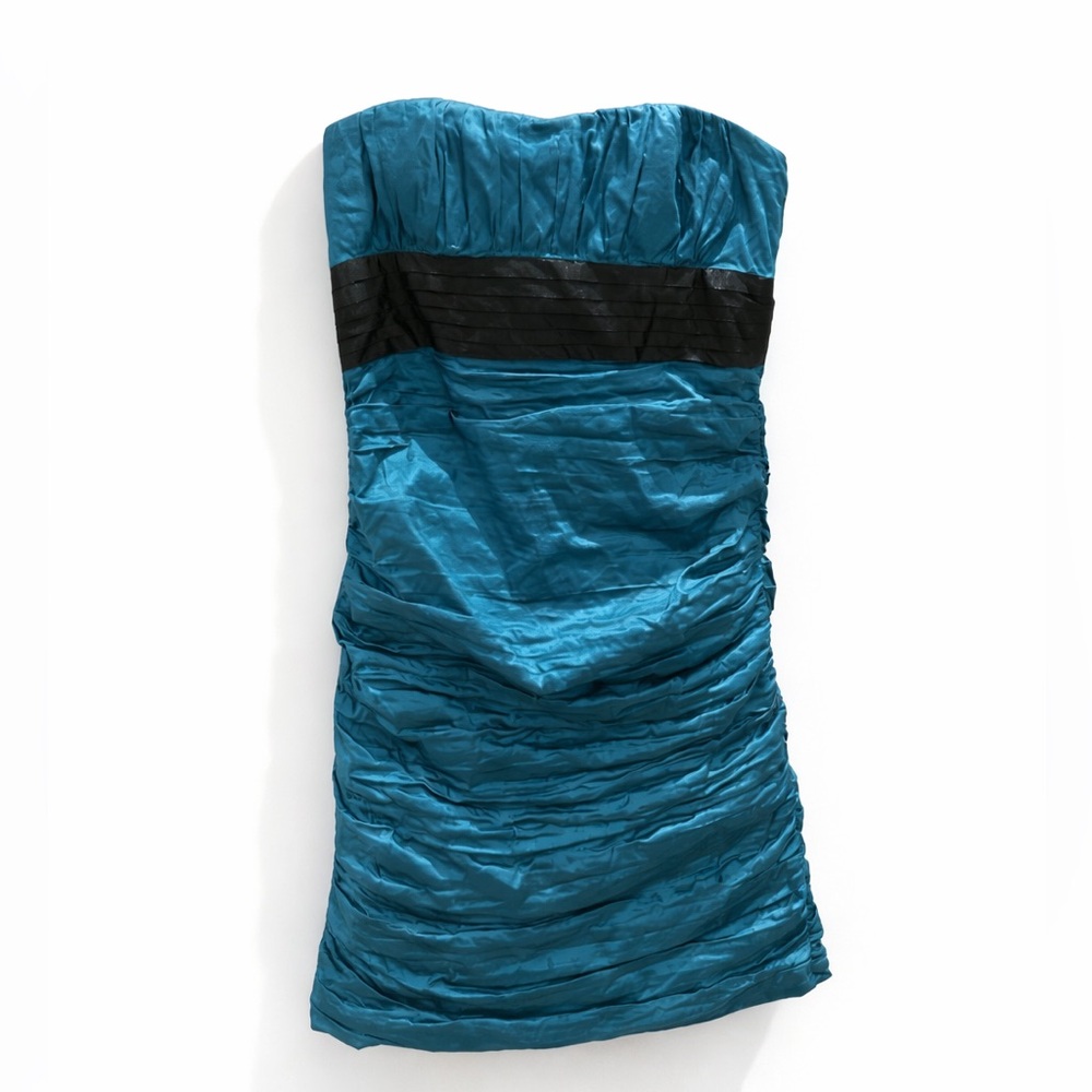 BCBG - Rushed
STRAPLESS PARTY DRESS - Picture 7 of 9